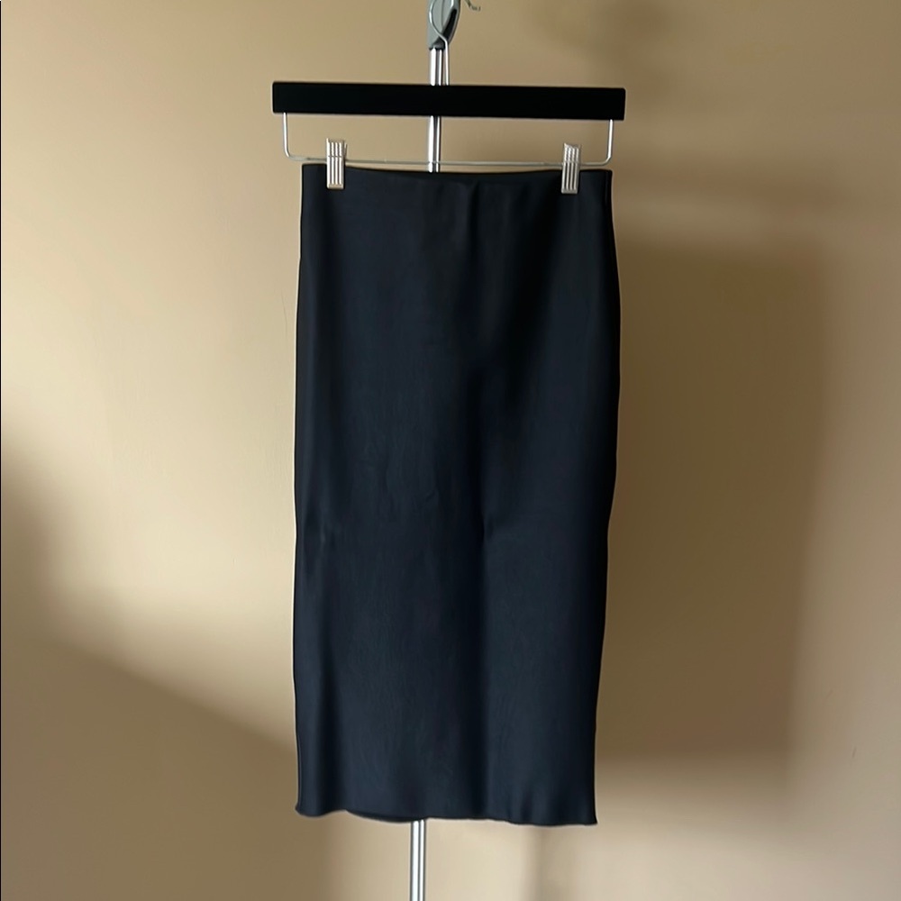 Elegant Black Pencil Skirt. Zara